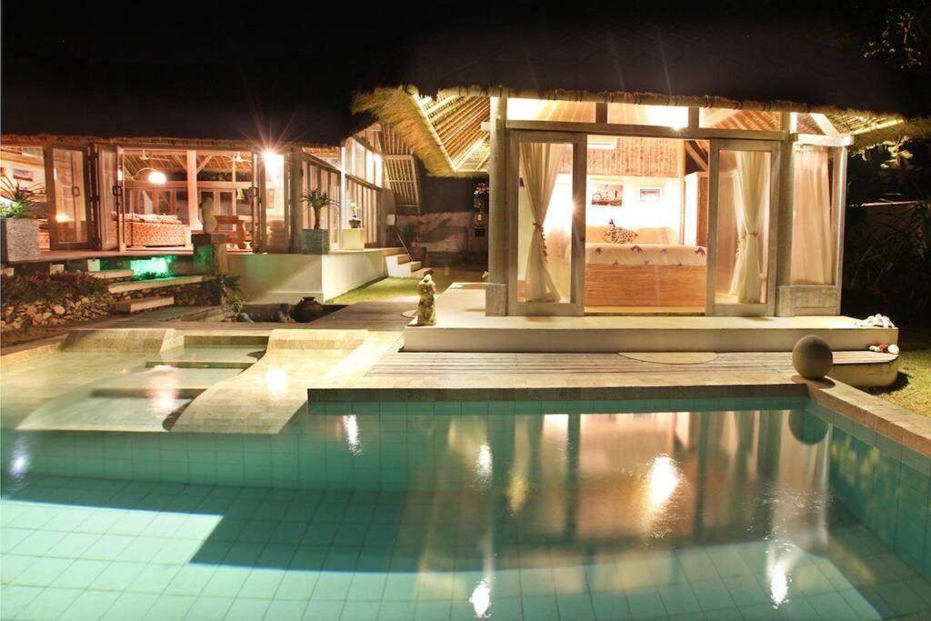 Villa Lumba Lumba - Oceanfront & Spectacular View! 蓝梦岛 外观 照片