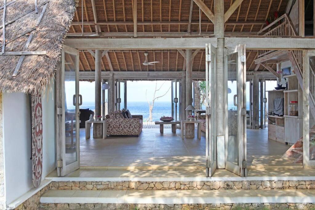 Villa Lumba Lumba - Oceanfront & Spectacular View! 蓝梦岛 外观 照片