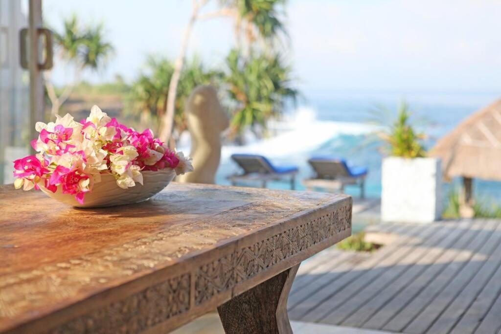 Villa Lumba Lumba - Oceanfront & Spectacular View! 蓝梦岛 外观 照片