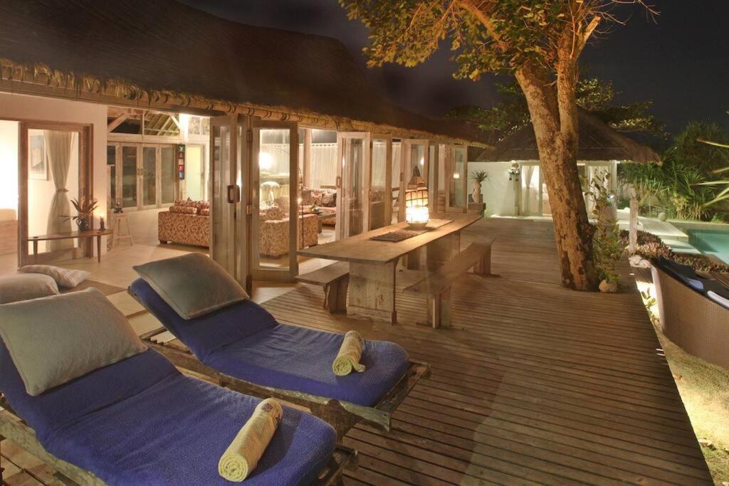 Villa Lumba Lumba - Oceanfront & Spectacular View! 蓝梦岛 外观 照片